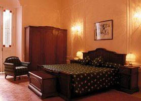 Hostal Conde de Villanueva Hotel rooms